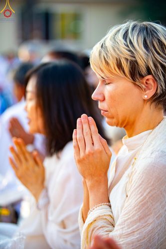 ภาพ No.197705:พิธีตักบาตรพระธรรมยาตรา ณ อนุสรณ์สถานลำดับที่ 4 สถานที่เกิดด้วยกายธรรม วัดโบสถ์(บน) ต.บางคูเวียง จ.นนทบุรี ในโครงการธรรมยาตรา กตัญญูบูชา มหาปูชนียาจารย์ พระมงคลเทพมุนี(สด จนฺทสโร) พระผู้ปราบมาร อนุสรณ์สถาน 7 แห่ง ปีที่ 13 วันที่ 19 มกราคม พ.ศ. 2568