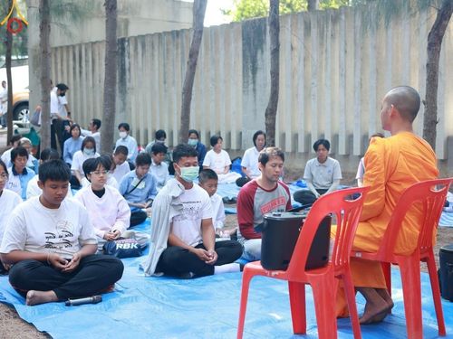 ภาพ No.198788:V.50 สารพัดV สารพัดดี ที่ธรรมยาตรา ในโครงการธรรมยาตรา กตัญญูบูชา มหาปูชนียาจารย์ พระมงคลเทพมุนี(สด จนฺทสโร) พระผู้ปราบมาร อนุสรณ์สถาน 7 แห่ง ปีที่ 13 ระหว่างวันที่ 2-31 มกราคม พ.ศ. 2568