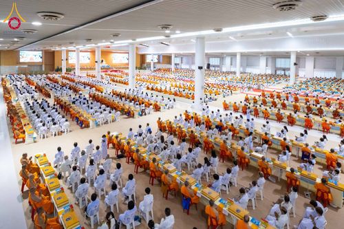 ภาพ No.185318:พิธีถวายมหาสังฆทาน 1,000 วัด ในวาระอายุวัฒนมงคล 84 ปี หลวงพ่อทัตตชีโว วันอาทิตย์ที่ 22 ธันวาคม พ.ศ. 2567 ณ สภาธรรมกายสากล วัดพระธรรมกาย