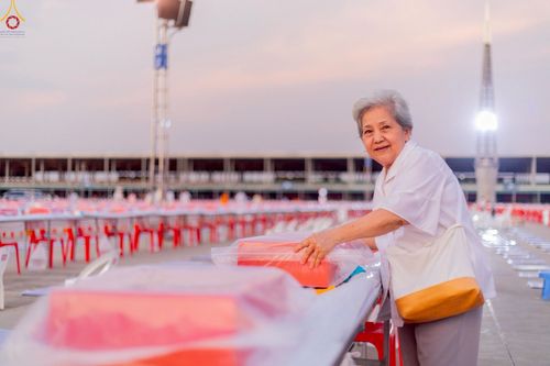 ภาพ No.225122:วันที่ 20 - 27 เมษายน พ.ศ. 2568 "ภาพแห่งความปลื้มที่ไม่มีวันจบ" คณะสงฆ์สามเณร เจ้าหน้าที่ และสาธุชน ร่วมแรงร่วมใจกันเตรียมงานและเก็บงาน เพื่อวันคุ้มครองโลก พิธีถวายมหาสังฆทานคณะสงฆ์ 40,000 กว่าวัดทั่วประเทศ