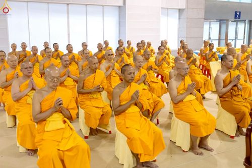 ภาพ No.233834:วันเสาร์ที่ 19 กรกฎาคม พ.ศ.2568 วันมหารำลึก ครั้งที่ 35 พิธีรำลึกถึงนักสร้างบารมี , พิธีสวดพระพุทธมนต์ , พิธีทอดผ้าบังสกุลและถวายไทยธรรม วัดพระธรรมกาย