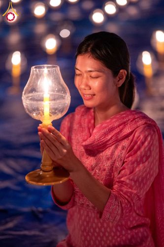 ภาพ No.132409:พิธีจุดโคมประทีปถวายเป็นพุทธบูชา ในโครงการบรรพชา 1,250 รูป ณ แดนประสูติ สวนลุมพินี ประเทศเนปาล วันที่ 17 มีนาคม พ.ศ. 2567