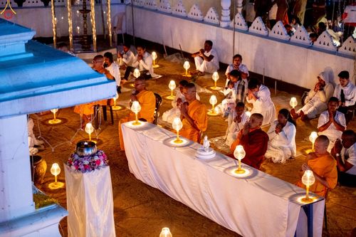 ภาพ No.230022:วันที่ 4 และ 12 พฤษภาคม พ.ศ. 2568 พิธีจุดวิสาขประทีป ถวายเป็นพุทธบูชา ณ วัดสุภัทรารามา มหาวิหาร เมืองบาดุลลา ประเทศศรีลังกา