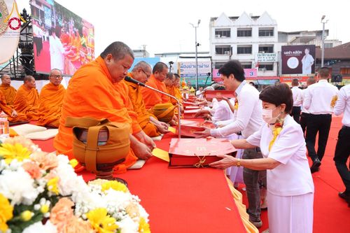 ภาพ No.210343:วันอาทิตย์ที่ 9 มีนาคม พ.ศ. 2568 พ่อเมืองโคราชจัดตักบาตรพระหมื่น ทำบุญเมือง 557 ปี