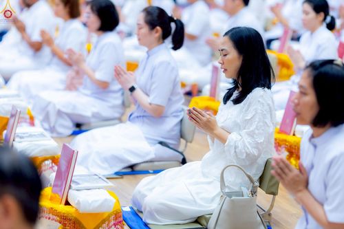 ภาพ No.228385:วันอาทิตย์ที่ 8 มิถุนายน พ.ศ. 2568 พิธีถวายทุนสนับสนุนพระไตรปิฎกฉบับธรรมชัย และอนุรักษ์คัมภีร์โบราณ ณ ห้องแก้วสารพัดนึก 2 วัดพระธรรมกาย