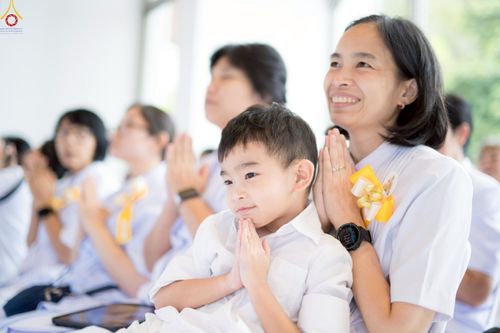 ภาพ No.239459:วันอาทิตย์ที่ 17 สิงหาคม พ.ศ. 2568 พิธีกดปุ่มอัญเชิญรูปเหมือน พระมงคลเทพมุนี (สด จันทสโร)  ณ มหาวิหารแก้วพระมงคลเทพมุนี  ศูนย์ปฏิบัติธรรมแก้วเมืองเลย