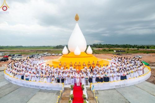 ภาพ No.144469:3 Bigboon 1.พิธีทอดผ้าป่าสถาปนาสังฆรัตนะปทุมเจดีย์ 2.พิธีประดิษฐานดอกบัวอนันต์นิรันดร์กาล 3.พิธีถวายมหาสังฆทานแด่คณะสงฆ์ทุกวัดในจังหวัดปัตตานี ณ ศูนย์อบรมเยาวชนจังหวัดปัตตานี วันอาทิตย์ที่ 14 กรกฎาคม พ.ศ. 2567