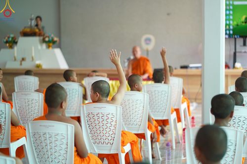 ภาพ No.61136:สามเณรออกบิณฑบาต และกิจกรรมอบรมสามเณร ในโครงการบรรพชาสามเณรฟื้นฟู พระพุทธศาสนาทั่วไทย ณ ศูนย์อบรมที่พักสงฆ์บ้านร่มเย็น จ.นราธิวาส วันที่ 2-15 เมษายน พ.ศ. 2567