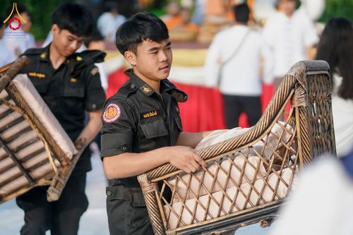 ภาพ No.206828:พิธีตักบาตรพระ 1,000 รูป ปืที่ 7 วันอาทิตย์ที่ 9 กุมภาพันธ์ พ.ศ. 2568 ณ วัดห้วยตองสัก อำเภอจอมทอง จังหวัดเชียงใหม่