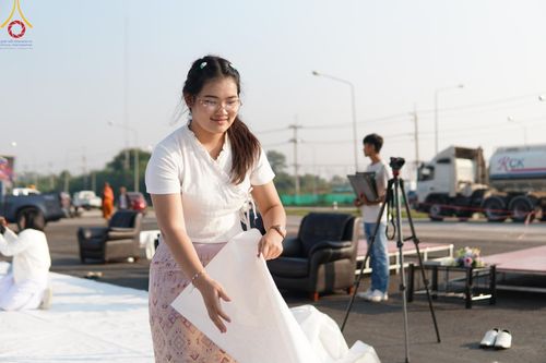 ภาพ No.180485:พิธีตักบาตรพระ ๑,๐๐๐ รูป ฉลองเมืองลำปาง ๑,๓๔๔ ปี วันเสาร์ที่ ๗ ธันวาคม พ.ศ. ๒๕๖๗ ณ ลานพระบรมราชานุสาวรีย์ พระนเรศวรมหาราช อ.เกาะคา จ.ลำปาง