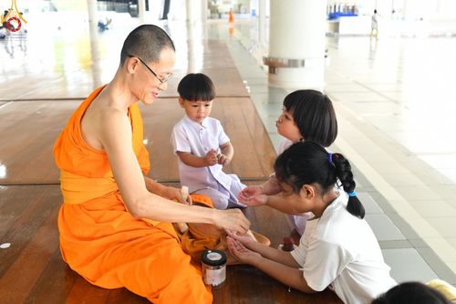 ภาพ No.165845:พิธีถวายภัตตาหารเมนูสวรรค์ วันที่ 26 ตุลาคม พ.ศ. 2567 ณ หอฉันคุณยายอาจารย์ฯ วัดพระธรรมกาย