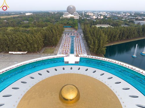 ภาพ No.120379:พิธีต้อนรับพระธรรมยาตรา ในโครงการธรรมยาตรา กตัญญูบูชา มหาปูชนียาจารย์ พระมงคลเทพมุนี(สด จนฺทสโร) พระผู้ปราบมาร อนุสรณ์สถาน 7 แห่ง ปีที่ 12 วันที่ 28 มกราคม พ.ศ. 2567 ณ วัดพระธรรมกาย จ.ปทุมธานี (ชุดที่ 2)