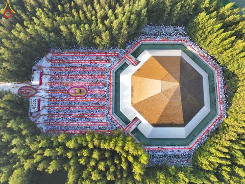 ภาพ No.107442:พิธีตักบาตรพระธรรมยาตราฯ ในโครงการธรรมยาตรากตัญญูบูชา มหาปูชนียาจารย์ พระมงคลเทพมุนี(สด จนฺทสโร) พระผู้ปราบมาร ปีที่ 12 ณ อนุสรณ์สถานมหาวิหารพระมงคลเทพมุนี อ.สองพี่น้อง จ.สุพรรณบุรี วันที่ 7 มกราคม พ.ศ. 2567