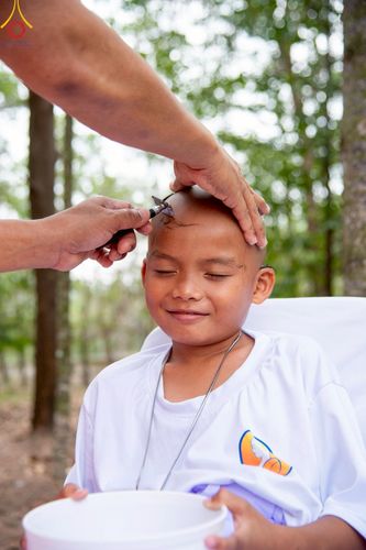 ภาพ No.213848:วันเสาร์ที่ 29 มีนาคม พ.ศ. 2568 พิธีตัดปอยผม ขอขมาผู้ปกครอง มอบบาตร-ผ้าไตร และพิธีบรรพชาสามเณร ณ ศูนย์ปฏิบัติธรรมจังหวัดระยอง (บ้านช่องลม) ต.บางบุตร อ.บ้านค่าย จ.ระยอง