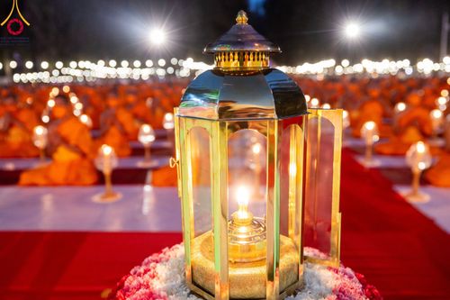 ภาพ No.107183:พิธีจุดประทีปถวายเป็นพุทธบูชา และบูชาธรรมมหาปูชนียาจารย์ ในโครงการธรรมยาตรากตัญญูบูชา มหาปูชนียาจารย์ พระมงคลเทพมุนี(สด จนฺทสโร) พระผู้ปราบมาร  อนุสรณ์สถาน 7 แห่ง ปีที่ 12  วันที่ 6 มกราคม พ.ศ. 2567 ณ อนุสรณ์สถานมหาวิหารพระมงคลเทพมุนี อ.สองพี่น้อง จ.สุพร