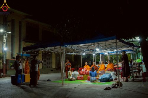 ภาพ No.220370:วันที่ 17 เมษายน พ.ศ. 2568 ผู้แทนวัดพระธรรมกาย ลงพื้นที่เยียวยา ซับน้ำตาเหยื่อแผ่นดินไหวมัณฑะเลย์