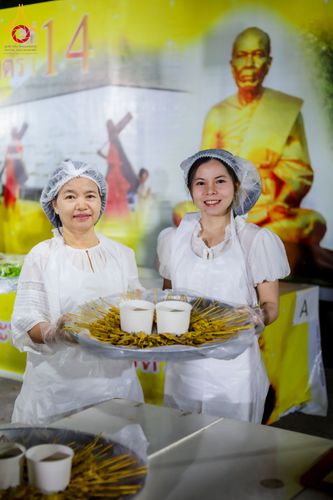 ภาพ No.288002:วันที่ 4 มกราคม พ.ศ. 2569 พิธีถวายภัตตาหารเป็นสังฆทาน แด่พระธรรมยาตรา ในโครงการธรรมยาตรา กตัญญูบูชา มหาปูชนียาจารย์ พระมงคลเทพมุนี(สด จนฺทสโร) พระผู้ปราบมาร อนุสรณ์สถาน 7 แห่ง ปีที่ 14 ณ อนุสรณ์สถานมหาวิหารพระมงคลเทพมุนี (โลตัสแลนด์) อ.สองพี่น้อง จ.สุพรร