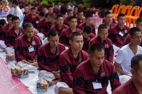 ภาพ No.351462:วันที่ 22 กันยายน พ.ศ. 2569  พิธีตักบาตรสามเณรธรรมทายาท โครงการบรรพชาพัฒนาคุณธรรม จริยธรรม  สำหรับนักเรียนนายสิบตำรวจ (นสต.) รุ่นที่ 16 ศูนย์ฝึกอบรมตำรวจภูธรภาค 1  ณ วัดพระพุทธบาทราชวรมหาวิหาร