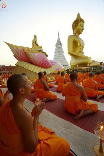 ภาพ No.302900:วันที่ 24 มกราคม พ.ศ. 2569 พิธีจุดประทีปธรรมถวายเป็นพุทธบูชา  และบูชาธรรมมหาปูชนียาจารย์  ณ อาคารธรรมยาตรา กตัญญูบูชามหาปูชนียาจารย์  ตรงข้ามวัดปากน้ำภาษีเจริญ จ.กรุงเทพมหานคร ในโครงการธรรมยาตรา กตัญญูบูชา มหาปูชนียาจารย์ พระมงคลเทพมุนี(สด จนฺทสโร) พระผู