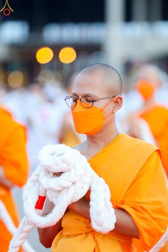 ภาพ No.79224:พิธีอัญเชิญองค์พระบรมพุทธเจ้า 24 องค์ เวียนประทักษิณรอบพระมหาธรรมกายเจดีย์ ณ วัดพระธรรมกาย  วันที่ 2 เมษายน พ.ศ. 2566