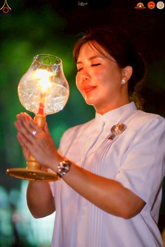 ภาพ No.224675:วันจันทร์ที่ 12 พฤษภาคม พ.ศ. 2568  ชาวพุทธในอินโดนีเซีย ร่วมฉลองวิสาขบูชาจุดประทีปกว่า 200,000 ดวง ณ พระมหาเจดีย์บรมพุทโธ  เจริญพุทธมนต์ถวาย “พระวชิรเกล้าเจ้าอยู่หัว”