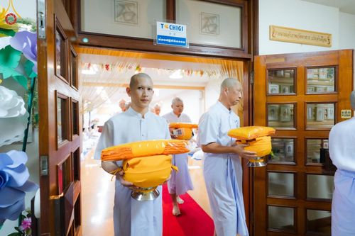 ภาพ No.147624:พิธีตัดปอยผม ขอขมา มอบบาตร ผ้าไตร โครงการปฐมอุปสมบท สมโภชอุโบสถ บูชาธรรม 80 ปี หลวงพ่อธัมมชโย ณ วัดพระธรรมกายโทชิหงิ ประเทศญี่ปุ่น วันพฤหัสบดีที่ 8 สิงหาคม พ.ศ. 2567