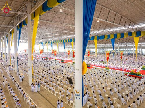 ภาพ No.215586:วันอาทิตย์ต้นเดือนที่ 6 เมษายน พ.ศ. 2568 ขบวนอัญเชิญผ้าป่าสมทบ มหาสังฆทาน 40,000 กว่าวัดทั่วประเทศ ณ สภาธรรมกายสากล วัดพระธรรมกาย