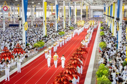 ภาพ No.264619:วันอาทิตย์ที่ 2 พฤศจิกายน พ.ศ. 2568 พิธีทอดกฐินสามัคคี ณ สภาธรรมกายสากล วัดพระธรรมกาย