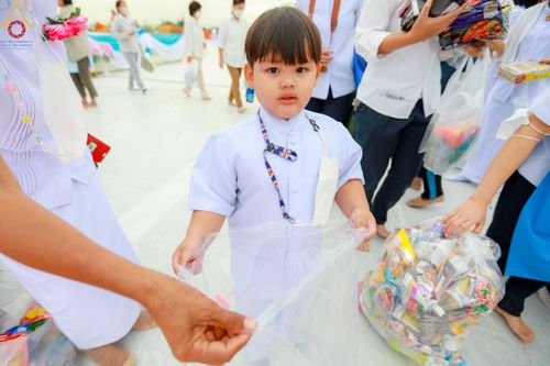 ภาพ No.118663:พิธีตักบาตรพระธรรมยาตรา ปีที่ 12 ณ อนุสรณ์สถานลำดับที่ 5 สถานที่เผยแผ่วิชชาธรรมกายครั้งแรก อนุสรณ์สถานบางปลา จ.นครปฐม วันที่ 25 มกราคม พ.ศ. 2567