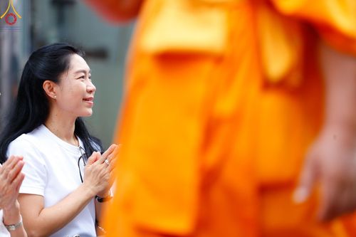 ภาพ No.128394:พิธีอัญเชิญพระบรมสารีริกธาตุ " ใจกลางเมืองนครหาดใหญ่ " เพื่อประดิษฐาน ณ มหารัตนเจดีย์สิริปทุมสวรรค์ (เจดีย์อริยพุทธะ 5 พระองค์) ศูนย์ปฏิบัติธรรมภาคใต้ อ.บางกล่ำ จ.สงขลา  วันที่ 9 มีนาคม พ.ศ.2567 (ชุดที่ 1)