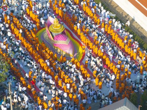 ภาพ No.197835:พิธีตักบาตรพระธรรมยาตรา ณ อนุสรณ์สถานลำดับที่ 4 สถานที่เกิดด้วยกายธรรม วัดโบสถ์(บน) ต.บางคูเวียง จ.นนทบุรี ในโครงการธรรมยาตรา กตัญญูบูชา มหาปูชนียาจารย์ พระมงคลเทพมุนี(สด จนฺทสโร) พระผู้ปราบมาร อนุสรณ์สถาน 7 แห่ง ปีที่ 13 วันที่ 19 มกราคม พ.ศ. 2568