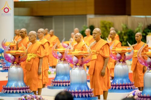 ภาพ No.134500:พิธีทอดผ้าป่าสมทบ มหาสังฆทาน 10,000 วัด ทั่วไทย วันอาทิตย์ต้นเดือนที่ 7 เมษายน พ.ศ.2567 ณ ห้องแก้วสารพัดนึก 1 สภาธรรมกายสากล  วัดพระธรรมกาย จ.ปทุมธานี