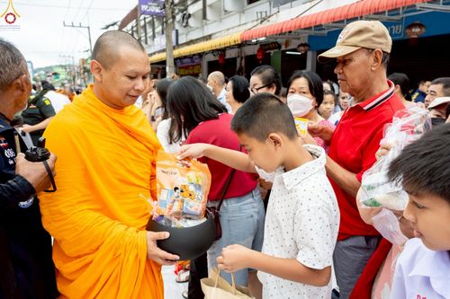 ภาพ No.245446:วันอาทิตย์ที่ 14 กันยายน พ.ศ. 2568 ตักบาตรพระ 555 รูป มหากุศล  น้อมถวายเป็นพุทธบูชา ณ หอนาฬิกาเบตง อ.เบตง จ.ยะลา