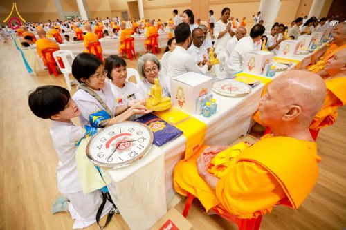 ภาพ No.60141:พิธีเจริญพระพุทธมนต์ "ฉลองอายุวัฒนมงคล 80 ปี หลวงพ่อธัมมชโย" พิธีถวายไทยธรรม คณะสงฆ์ 10,000 กว่าวัดทั่วประเทศ ในวันคุ้มครองโลก วันจันทร์ที่ 22 เมษายน พ.ศ. 2567 ณ สภาธรรมกายสากล วัดพระธรรมกาย จ.ปทุมธานี