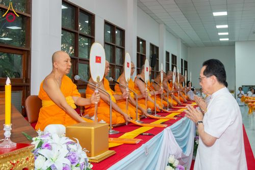 ภาพ No.315357:วันอังคารที่ 24 มีนาคม พ.ศ. 2569 พิธีบำเพ็ญกุศล คุณพ่อณรงค์ จินตมากุล  สิริอายุ 99 ปี 11 เดือน โยมบิดา พระครูปลัดรัตนวีรวัฒน์ (รังสฤษดิ์ อิทฺธิจินตโก) ที่ปรึกษาเจ้าคณะจังหวัดปทุมธานี เจ้าอาวาสวัดพระธรรมกาย  ณ ห้องปลูกศรัทธา 2 วัดพระธรรมกาย ปทุมธานี