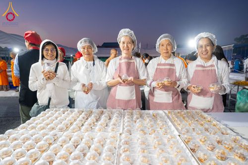 ภาพ No.291418:วันที่ 10 มกราคม พ.ศ. 2569 พิธีถวายภัตตาหารเป็นสังฆทาน แด่พระธรรมยาตรา ณ อนุสรณ์สถานคลองบางนางแท่น อ.สามพราน จ.นครปฐม ในโครงการธรรมยาตรา กตัญญูบูชา มหาปูชนียาจารย์ พระมงคลเทพมุนี(สด จนฺทสโร) พระผู้ปราบมาร อนุสรณ์สถาน 7 แห่ง ปีที่ 14