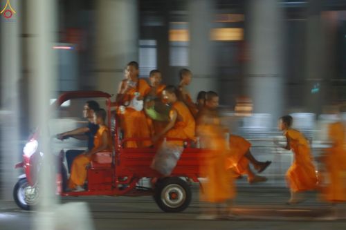 ภาพ No.322061:วันที่ 12 -13 เมษายน พ.ศ.2569 การเตรียมกล่องไทยธรรม + การขนย้ายเก้าอี้ เพื่องานถวายมหาสังฆทาน 40,000 กว่าวัดทั่วประเทศ วันคุ้มครองโลก 22 เมษายน พ.ศ.2569 วัดพระธรรมกาย