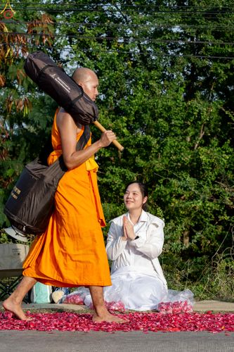 ภาพ No.287830:วันที่ 3 มกราคม พ.ศ. 2569 พิธีต้อนรับพระธรรมยาตรา ครั้งที่ 2 (ภาพชุดที่ 2) ในโครงการธรรมยาตรา กตัญญูบูชา มหาปูชนียาจารย์ พระมงคลเทพมุนี(สด จนฺทสโร) พระผู้ปราบมาร อนุสรณ์สถาน 7 แห่ง ปีที่ 14 ณ อนุสรณ์สถานมหาวิหารพระมงคลเทพมุนี (โลตัสแลนด์) อ.สองพี่น้อง จ.