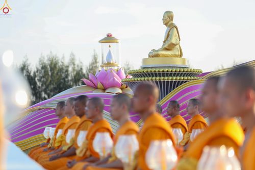 ภาพ No.301986:วันที่ 23 มกราคม พ.ศ. 2569 พิธีจุดประทีปธรรมถวายเป็นพุทธบูชา และบูชาธรรมมหาปูชนียาจารย์  ณ อนุสรณ์สถานลำดับที่ 5 สถานที่เผยแผ่วิชชาธรรมกายครั้งแรก อนุสรณ์สถานบางปลา วัดบางปลา อำเภอบางเลน จังหวัดนครปฐม ในโครงการธรรมยาตรา กตัญญูบูชา มหาปูชนียาจารย์ พระมงคล