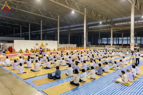 ภาพ No.303856:วันที่ 28 มกราคม พ.ศ. 2569 พิธีถวายภัตตาหารเป็นสังฆทาน แด่พระธรรมยาตรา ณ วัดพระธรรมกาย  จังหวัดปทุมธานี ในโครงการธรรมยาตรา กตัญญูบูชา มหาปูชนียาจารย์ พระมงคลเทพมุนี(สด จนฺทสโร) พระผู้ปราบมาร อนุสรณ์สถาน 7 แห่ง ปีที่ 14