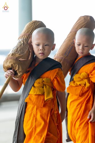 ภาพ No.81016:การฝึกเดินธุดงค์ของสามเณร ในโครงการบรรพชาสามเณรเพื่อฟื้นฟูพระพุทธศาสนาทั่วไทย ประจำปี 2566 ณ วิหารคดชั้น2 วัดพระธรรมกาย