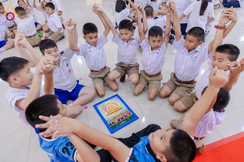 ภาพ No.282080:วันศุกร์ที่ 19 ธันวาคม พ.ศ. 2568 พิธีมอบโล่และใบประกาศเกียรติคุณ โครงการเจริญพระพุทธมนต์ธัมมจักกัปปวัตตนสูตร และวันรวมพลังเด็กดีV-Star ดาวแห่งความดี ผู้นำฟื้นฟูศีลธรรมโลกจังหวัดสระบุรี ณ ศูนย์ปฏิบัติธรรมสระบุรี