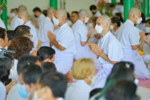 ภาพ No.82695:พิธีเวียนประทักษิณ, พิธีวันทาเจดีย์ ณ มหาธรรมกายเจดีย์  พิธีบรรพชาหมู่พระพี่เลี้ยงเข้าพรรษา, ธรรมทายาทอุดมศึกษา รุ่นที่ 50(ภาคฤดูฝน) และธรรมทายาทพุทธศาสตร์สากล รุ่นที่ 7 (ภาคฤดูฝน) วันเสาร์ที่ 17 มิถุนายน พ.ศ. 2566 ณ  โบสถ์พระไตรปิฎก วัดพระธรรมกาย จ.ปทุม