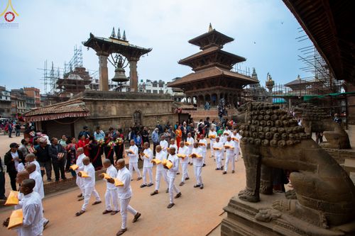 ภาพ No.77659:พิธีตัดปอยผมและปลงผมนาคธรรมทายาท ในโครงการบรรพชาสามเณรหมู่ ประเทศเนปาล วันที่ 11 มีนาคม พ.ศ.2566