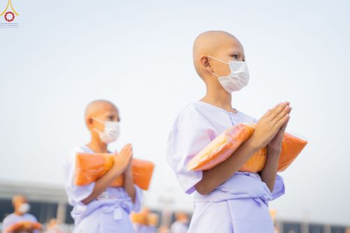 ภาพ No.79777:พิธีเวียนประทักษิณ ณ พระมหาธรรมกายเจดีย์ และพิธีวันทาเจดีย์ ในโครงการบรรพชาสามเณรฟื้นฟูพระพุทธศาสนาทั่วไทย วันเสาร์ที่ 8 เมษายน พ.ศ.2566