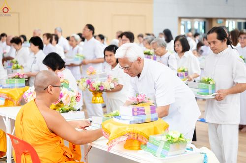 ภาพ No.329102:วันอาทิตย์ที่ 17 พฤษภาคม พ.ศ.2569 พิธีร่วมบุญการศึกษาพระภิกษุสามเณร (หนังสือบาลี นักธรรม ทางก้าวหน้า World-Pec) ณ ห้องแก้วสารพัดนึก 2 วัดพระธรรมกาย