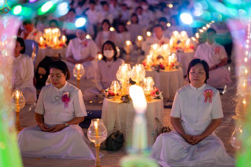 ภาพ No.292152:วันที่ 10 มกราคม พ.ศ. 2569 พิธีจุดประทีปถวายเป็นพุทธบูชา และบูชาธรรมมหาปูชนียาจารย์  ณ อนุสรณ์สถานคลองบางนางแท่น อ.สามพราน จ.นครปฐม ในโครงการธรรมยาตรา กตัญญูบูชา มหาปูชนียาจารย์ พระมงคลเทพมุนี(สด จนฺทสโร) พระผู้ปราบมาร อนุสรณ์สถาน 7 แห่ง ปีที่ 14