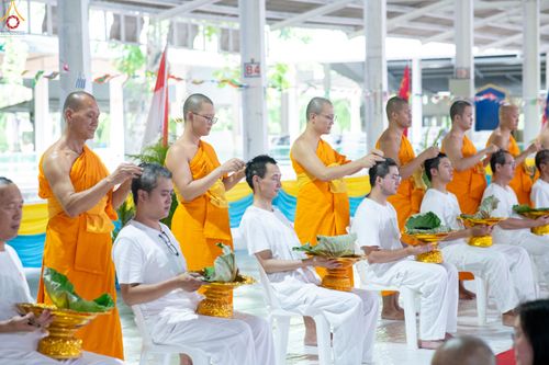 ภาพ No.338331:วันอาทิตย์ที่ 5 กรกฎาคม พศ.2569 พิธีตัดปอยผมธรรมทายาทนานาชาติ IDOP รุ่นที่ 21 จากประเทศจีน มาเลเซีย สิงคโปร์ และไต้หวัน ณ โถงช้าง วัดพระธรรมกาย