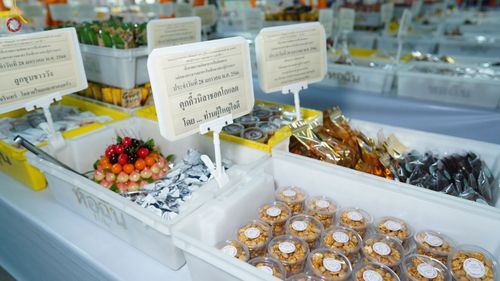 ภาพ No.74665:พิธีถวายภัตตาหารเป็นสังฆทาน แด่คณะพระธรรมยาตราฯ ในโครงการธรรมยาตรากตัญญูบูชา มหาปูชนียาจารย์ พระมงคลเทพมุนี(สด จนฺทสโร) พระผู้ปราบมาร อนุสรณ์สถาน 7 แห่ง ปีที่ 11 วันที่ 28 มกราคม พ.ศ. 2566