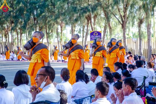 ภาพ No.106197:พิธีต้อนรับพระธรรมยาตรา ชุด 2 ในโครงการธรรมยาตรากตัญญูบูชา มหาปูชนียาจารย์  พระมงคลเทพมุนี(สด จนฺทสโร) พระผู้ปราบมาร  อนุสรณ์สถาน 7 แห่ง ปีที่ 12  วันที่ 3 มกราคม พ.ศ. 2567  ณ อนุสรณ์สถานโลตัสแลนด์ จ.สุพรรณบุรี